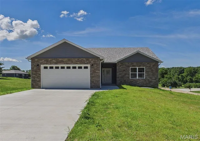 Single family home for sale at 126 Woodland Hills Ct, Alton, IL 62002 | MLS# MIS26039819 | Listing updated on 2026-09-14