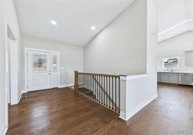 Photo 1 of Single family home for sale at 126 Woodland Hills Ct, Alton, IL 62002 | MLS# MIS26039819 | Listing updated on 2026-09-14