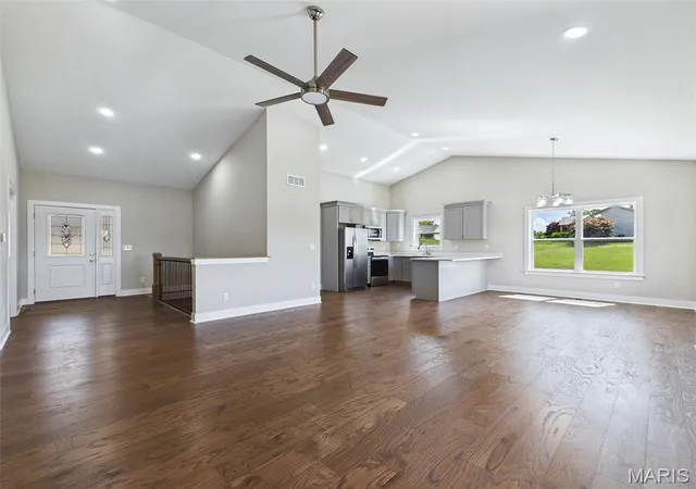 Photo 2 of Single family home for sale at 126 Woodland Hills Ct, Alton, IL 62002 | MLS# MIS26039819 | Listing updated on 2026-09-14