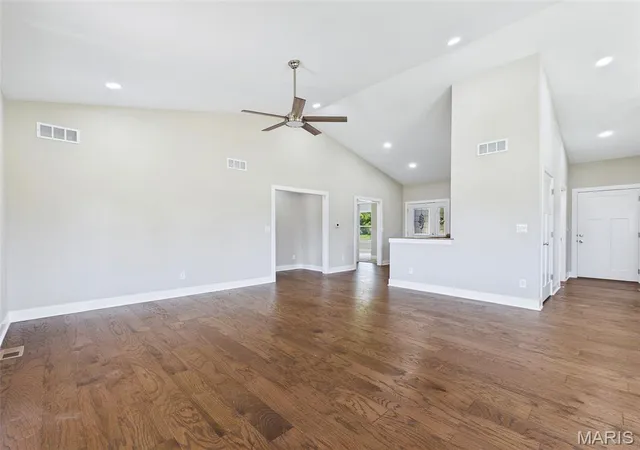 Photo 3 of Single family home for sale at 126 Woodland Hills Ct, Alton, IL 62002 | MLS# MIS26039819 | Listing updated on 2026-09-14