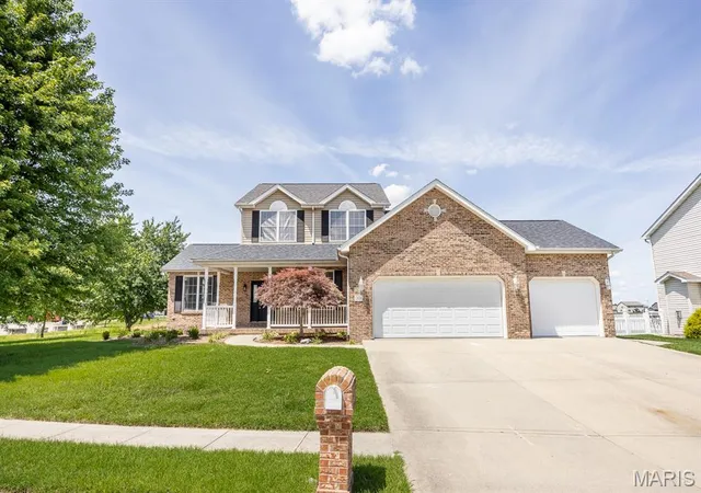 Homes for sale in Mascoutah, IL | 301 Whetstone Ln, Mascoutah, IL 62258 | MLS# MIS26039821