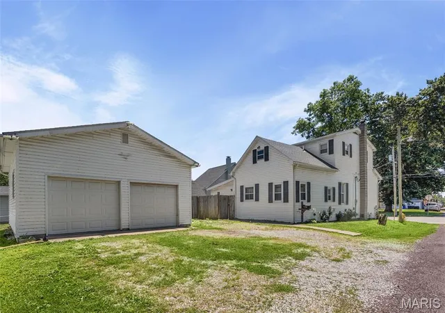 Homes for sale in Mascoutah, IL | 323 W Church St, Mascoutah, IL 62258 | MLS# MIS26039830