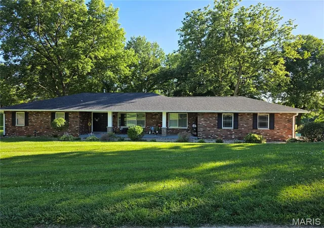 1st image of 8 W W Lockhaven Ct Ct, Edwardsville, IL 62025 | MLS# MIS26039833