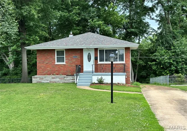 Homes for sale in Unincorporated, MO | 3951 E Dallas Ct, Unincorporated, MO 63125 | MLS# MIS26039834