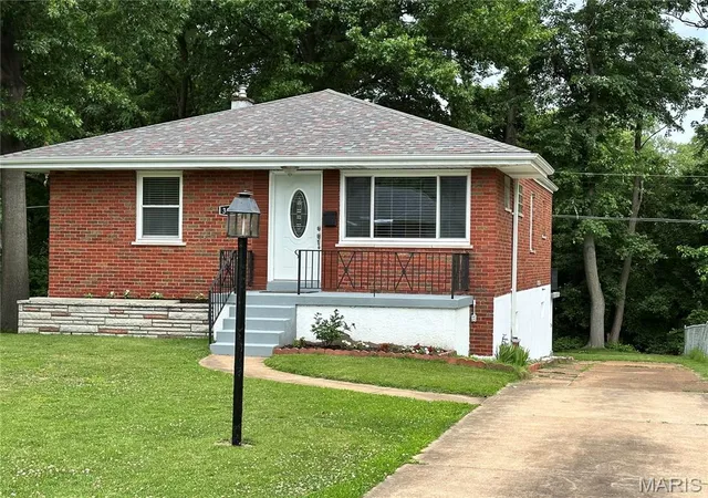 Homes for sale in Unincorporated, MO | 3951 E Dallas Ct, Unincorporated, MO 63125 | MLS# MIS26039834