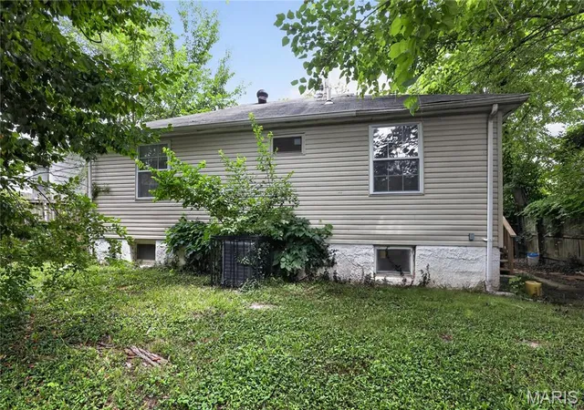 Photo 3 of Single family home for sale at 10183 Cloverdale Dr, St Louis, MO 63136 | MLS# MIS26039840 | Listing updated on 2026-10-09