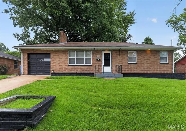 Homes for sale in St Louis, MO | 1048 Wylin Ct, St Louis, MO 63135 | MLS# MIS26039841