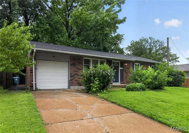 Homes for sale in Hazelwood, MO | 1441 Oliveto Ln, Hazelwood, MO 63042 | MLS# MIS26039842
