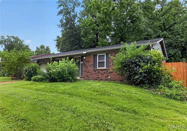 Homes for sale in Hazelwood, MO | 1441 Oliveto Ln, Hazelwood, MO 63042 | MLS# MIS26039842