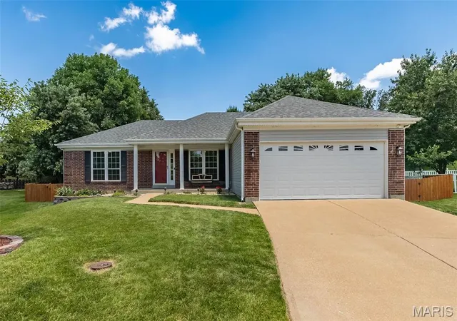 Homes for sale in Fenton, MO | 1600 Summerpoint Dr, Fenton, MO 63026 | MLS# MIS26039846