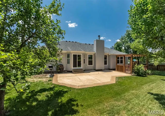 Homes for sale in Fenton, MO | 1600 Summerpoint Dr, Fenton, MO 63026 | MLS# MIS26039846