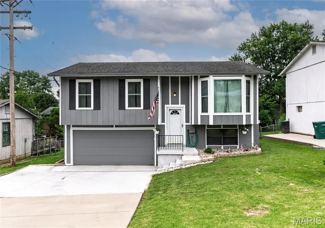 Homes for sale in Arnold, MO | 2662 Elm Dr, Arnold, MO 63010 | MLS# MIS26039848