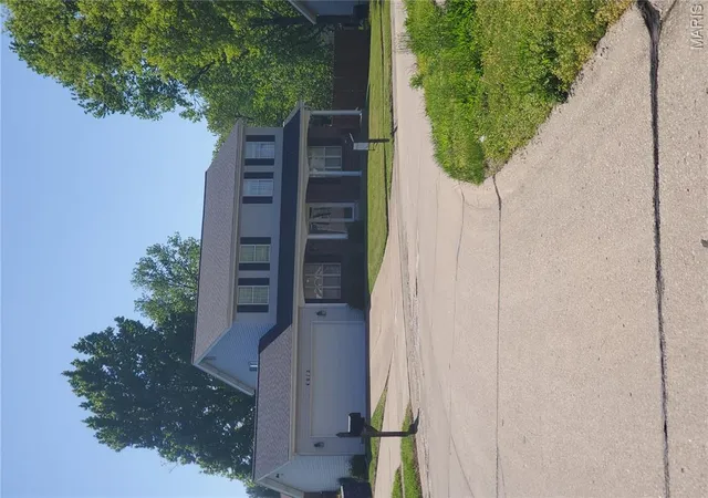2nd image of 4012 Bugle Bend Dr, Florissant, MO 63034 | MLS# MIS26039850