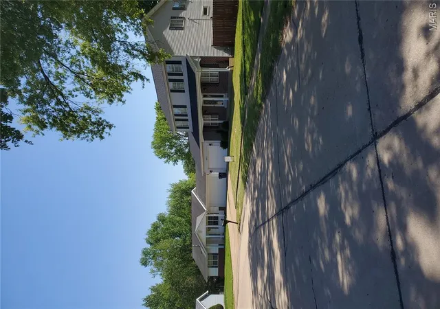 4th image of 4012 Bugle Bend Dr, Florissant, MO 63034 | MLS# MIS26039850