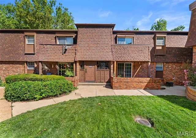 2nd image of 13485 Coliseum Dr #H, Chesterfield, MO 63017 | MLS# MIS26039857