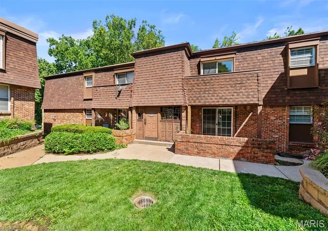 3rd image of 13485 Coliseum Dr #H, Chesterfield, MO 63017 | MLS# MIS26039857