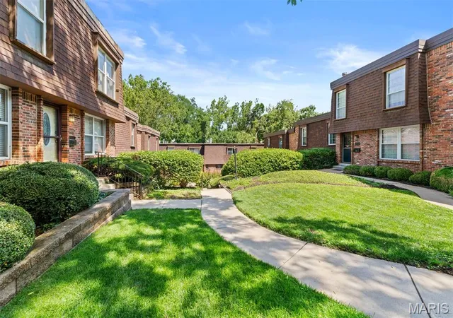4th image of 13485 Coliseum Dr #H, Chesterfield, MO 63017 | MLS# MIS26039857