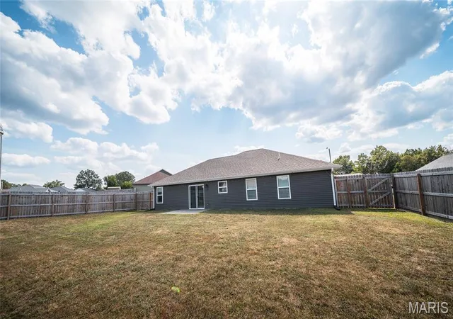 Photo 3 of Single family home for sale at 133 La Vista Dr, Waynesville, MO 65583 | MLS# MIS26039865 | Listing updated on 2026-10-07