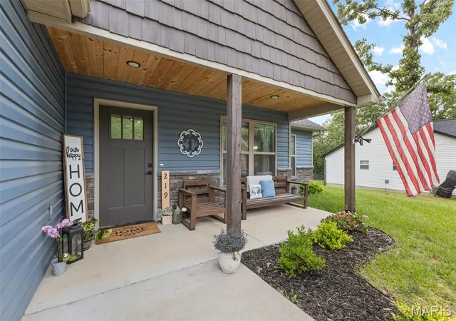 Homes for sale in Bonne Terre, MO | 219 W Mont Carmel St, Bonne Terre, MO 63628 | MLS# MIS26039866