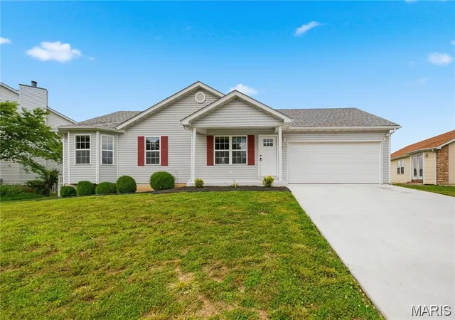 Homes for sale in Moscow Mills, MO | 104 Briarwood Dr, Moscow Mills, MO 63362 | MLS# MIS26039880