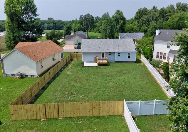 Photo 3 of Sale Pending at 104 Briarwood Dr, Moscow Mills, MO 63362 | MLS# MIS26039880 | Listing updated on 2026-09-03