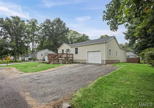 Homes for sale in Mascoutah, IL | 309 N 5Th St, Mascoutah, IL 62258 | MLS# MIS26039885