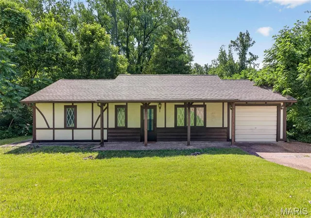 1st image of 12 Edgewood Ln, Belleville, IL 62223 | MLS# MIS26039886