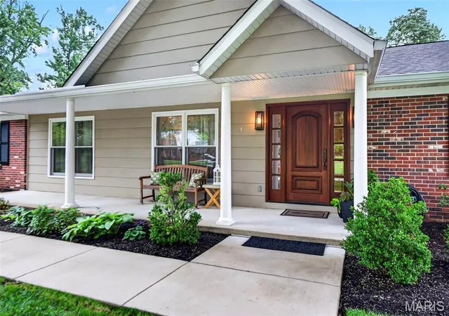 3rd image of 12312 Borcherding Ln, Saint Louis, MO 63131 | MLS# MIS26039888