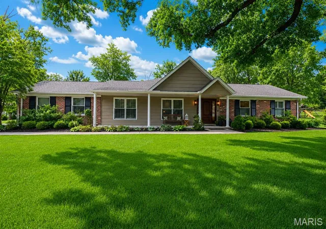 2nd image of 12312 Borcherding Ln, Saint Louis, MO 63131 | MLS# MIS26039888