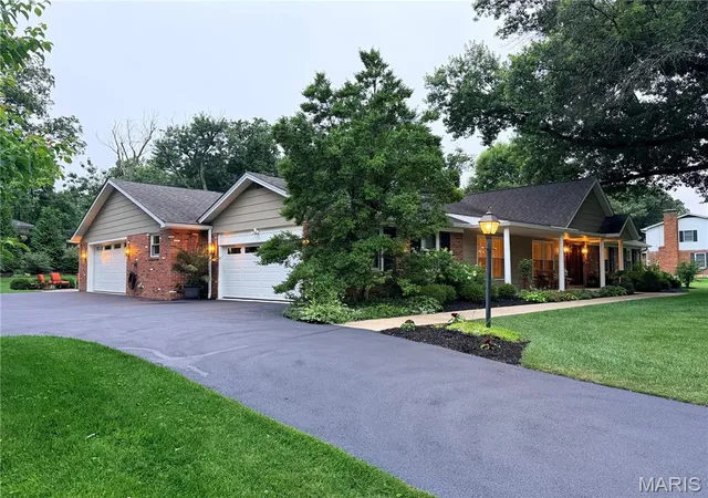 5th image of 12312 Borcherding Ln, Saint Louis, MO 63131 | MLS# MIS26039888