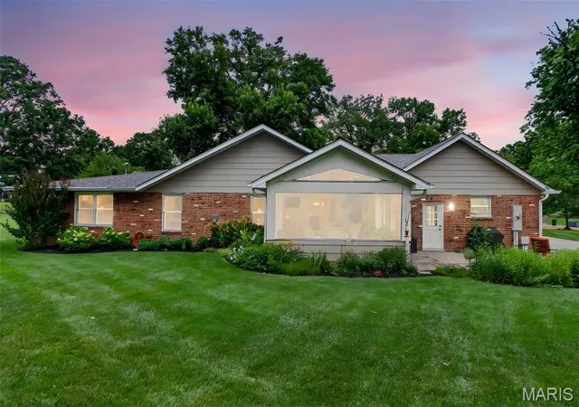 4th image of 12312 Borcherding Ln, Saint Louis, MO 63131 | MLS# MIS26039888
