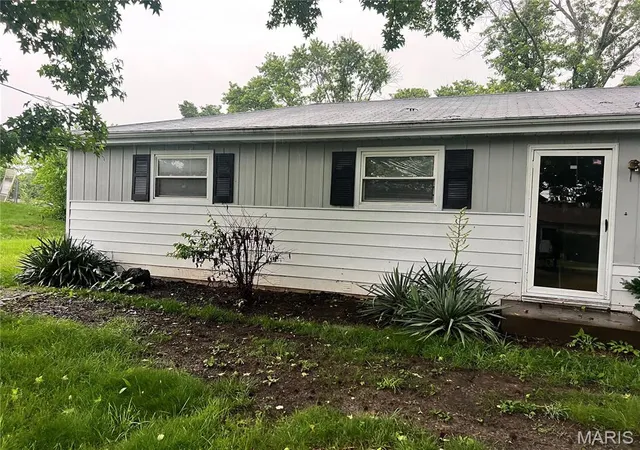 Homes for sale in Unincorporated, MO | 3333 Dale Dr, Unincorporated, MO 63052 | MLS# MIS26039890