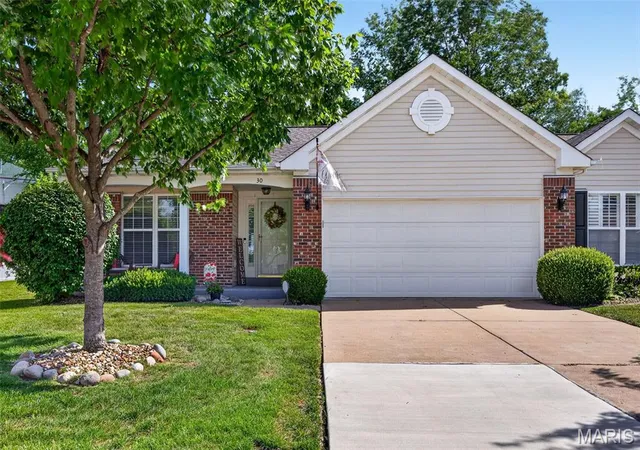 Photo 1 of Sale Pending at 30 Hunting Manor Dr, St Charles, MO 63303 | MLS# MIS26039891 | Listing updated on 2026-08-28