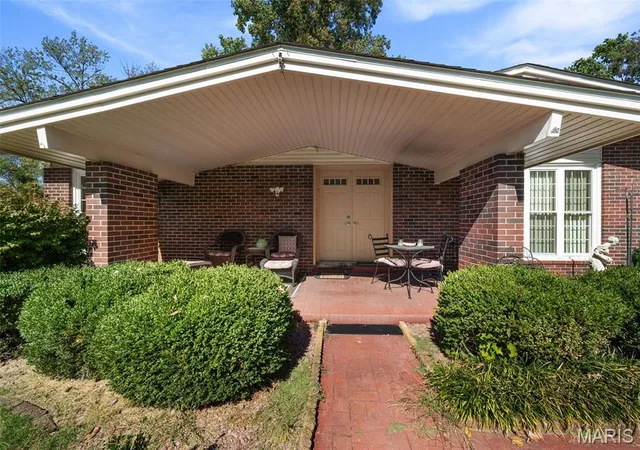 Photo 3 of Sale Pending at 3 Country Club Ct, Black Jack, MO 63033 | MLS# MIS26039896 | Listing updated on 2026-10-13