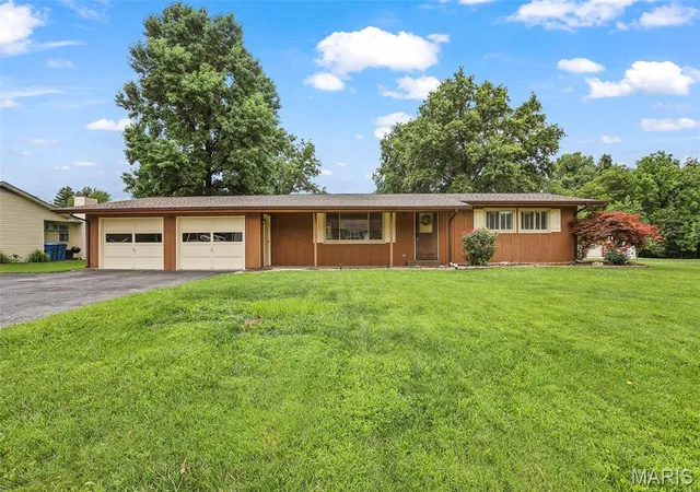 Homes for sale in Edwardsville, IL | 3411 Glennoak Dr, Edwardsville, IL 62025 | MLS# MIS26039898