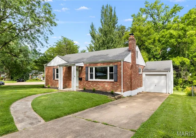 Homes for sale in Webster Groves, MO | 63 Turf Ct, Webster Groves, MO 63119 | MLS# MIS26039915