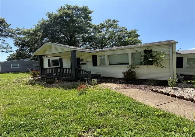 Homes for sale in Granite City, IL | 2743 Michigan Ave, Granite City, IL 62040 | MLS# MIS26039928