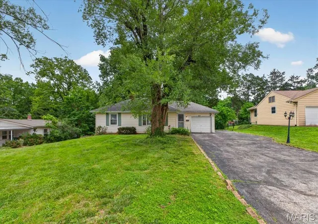Homes for sale in Kirkwood, MO | 814 Arminda Ave, Kirkwood, MO 63122 | MLS# MIS26039941