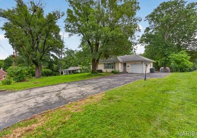 Homes for sale in Kirkwood, MO | 814 Arminda Ave, Kirkwood, MO 63122 | MLS# MIS26039941