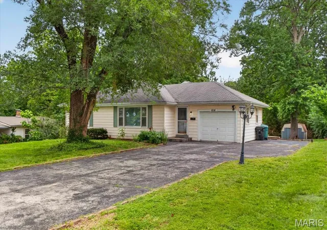 Homes for sale in Kirkwood, MO | 814 Arminda Ave, Kirkwood, MO 63122 | MLS# MIS26039941