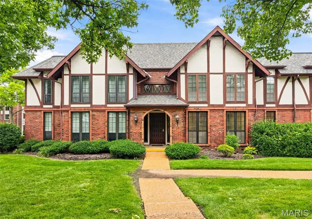 Homes for sale in Ballwin, MO | 929 Claytonbrook Dr #2, Ballwin, MO 63011 | MLS# MIS26039942