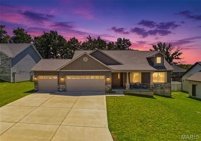 Homes for sale in Troy, MO | 512 Hickory Knoll Dr, Troy, MO 63379 | MLS# MIS26039948