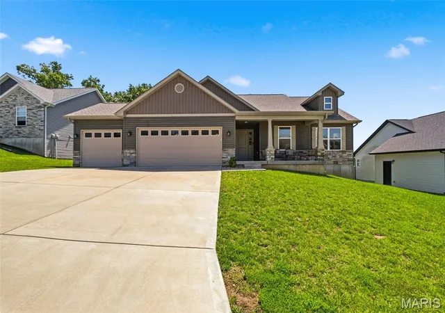Homes for sale in Troy, MO | 512 Hickory Knoll Dr, Troy, MO 63379 | MLS# MIS26039948