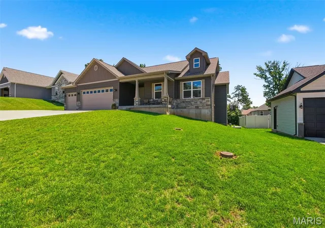 Homes for sale in Troy, MO | 512 Hickory Knoll Dr, Troy, MO 63379 | MLS# MIS26039948