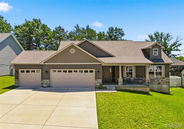 Homes for sale in Troy, MO | 512 Hickory Knoll Dr, Troy, MO 63379 | MLS# MIS26039948