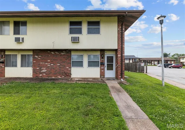 Homes for sale in Hazelwood, MO | 7473 Hazelcrest Dr, Hazelwood, MO 63042 | MLS# MIS26039951
