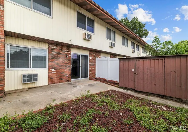 Homes for sale in Hazelwood, MO | 7473 Hazelcrest Dr, Hazelwood, MO 63042 | MLS# MIS26039951