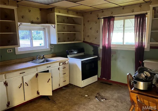 3rd image of 215 W 4Th St, West Frankfort, IL 62896 | MLS# MIS26039962
