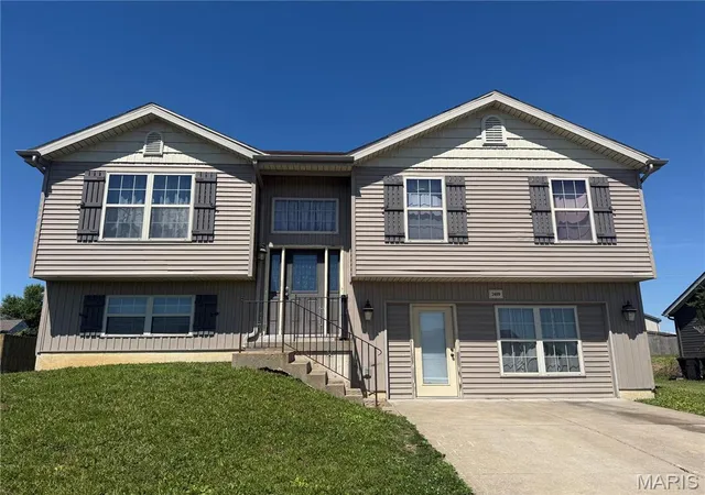 Homes for sale in Warrenton, MO | 2409 Anthony Steven Ct, Warrenton, MO 63383 | MLS# MIS26039965