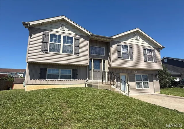 Homes for sale in Warrenton, MO | 2409 Anthony Steven Ct, Warrenton, MO 63383 | MLS# MIS26039965